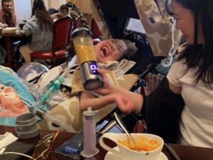 充電式のミキサーを持参